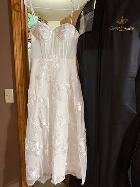 White Floral Appliqué Strapless Corset Dress